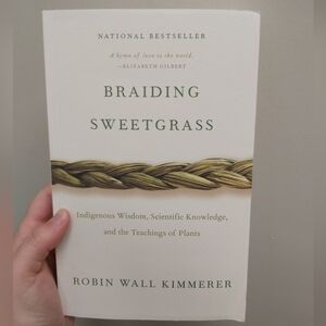 🆕️🤩2/$30 Braiding Sweetgrass by Robin Wall Kimmerer - paperback book